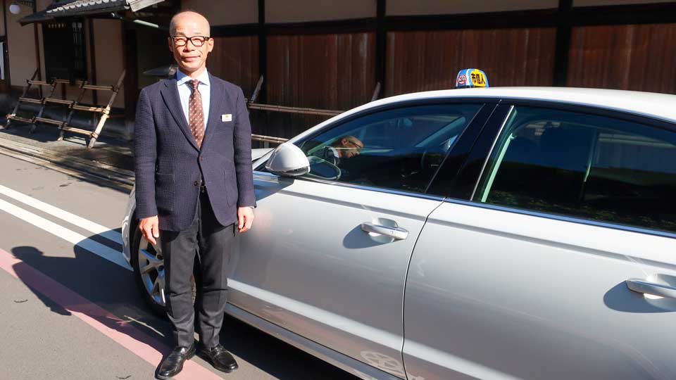 司机兼导游大岛浩带着乔布斯参观了京都。