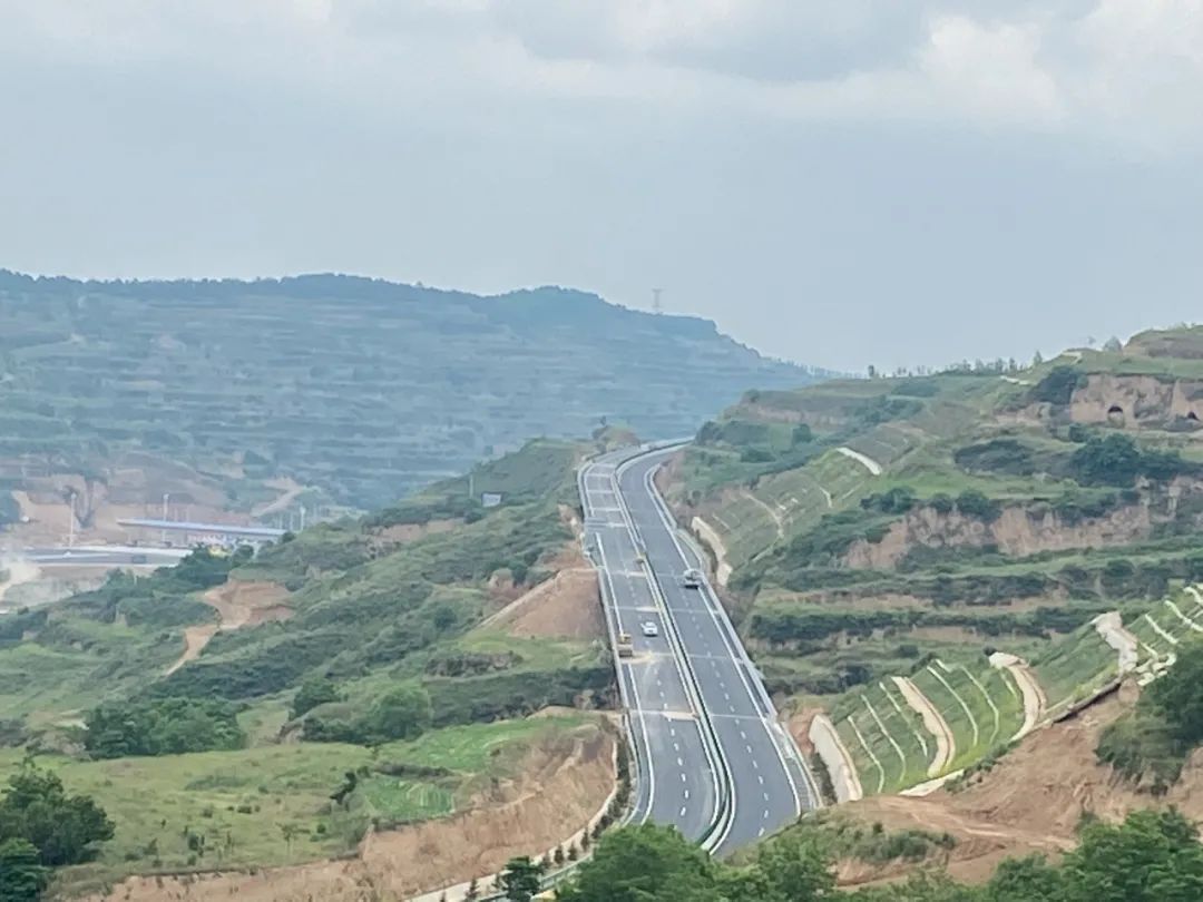 陝建華山路橋集團承建的平華一級公路開始試運營