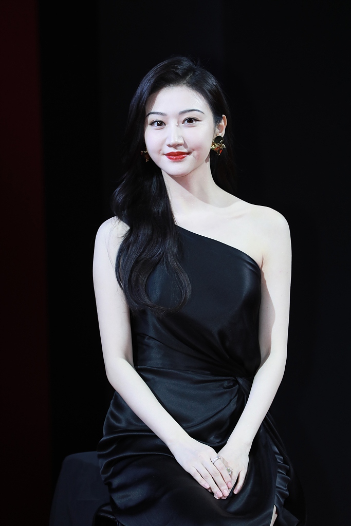 人间富贵花景甜花式比心缎面长裙气质满分