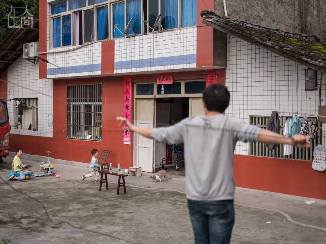 在人间 | 如果只能活26年,要怎样过?这位9岁男孩选择电竞突围