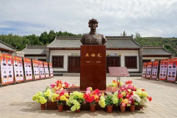 吴焕先烈士雕像 平凉日报全媒体记者 姚志强 摄