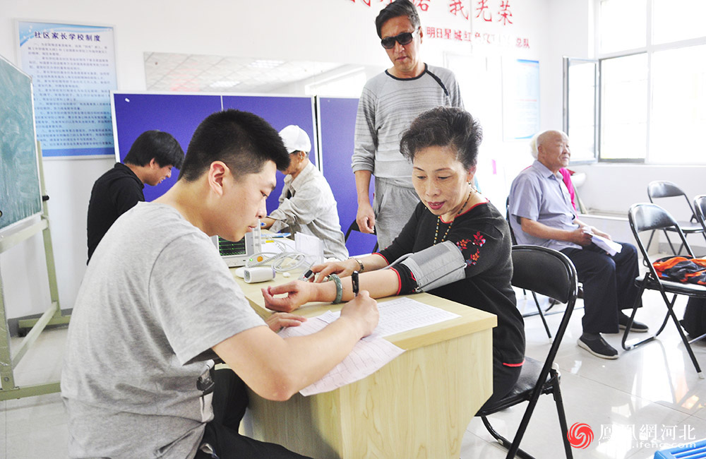 开展敬老爱老活动