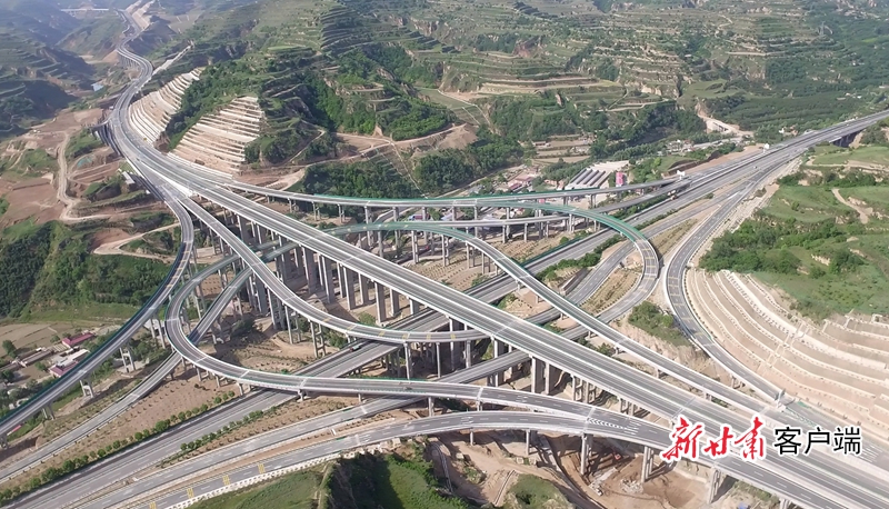 中铁七局集团建设的史家山互通立交枢纽 资料图