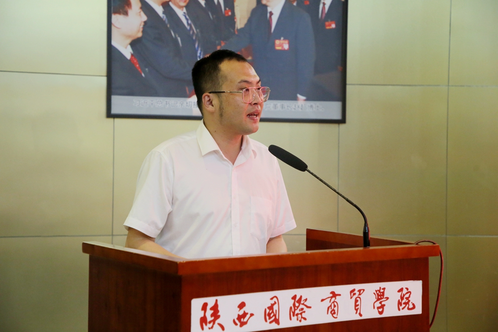 学校创新创业学院院长,学生职业发展与企业合作中心主任王文博主持