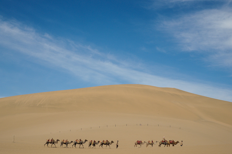 拍戈壁日落看沙漠星空 这份暑假旅游攻略带你玩转敦煌