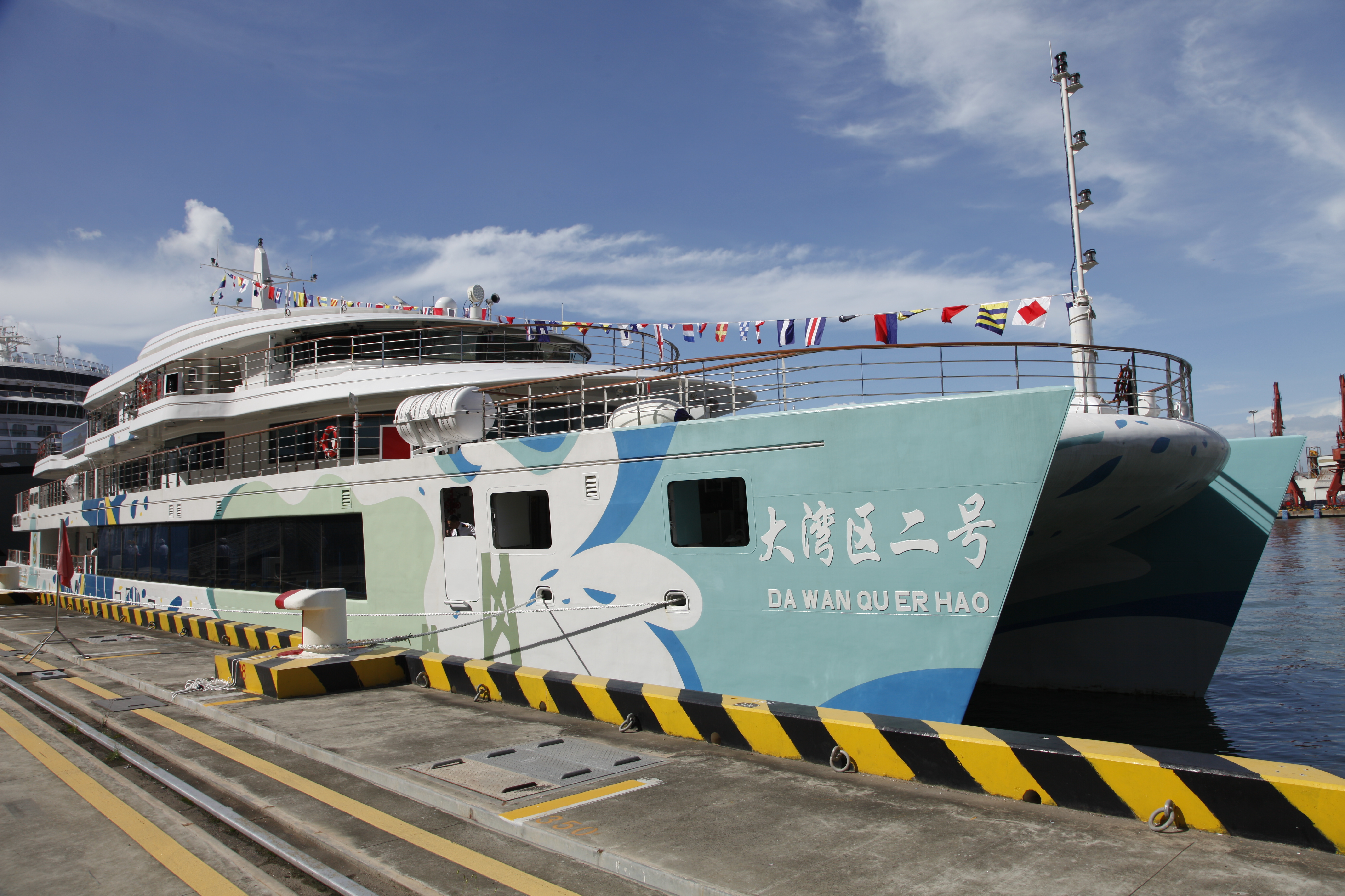 招商微游轮大湾区二号首航——"海上看湾区"进入"双船运营"模式