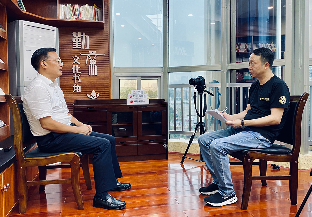 凤凰网湖南站站长曾雪封采访长沙市委常委、长沙经济技术开发区党工委书记、中共长沙县委书记、长沙高铁新城党工委书记（兼）沈裕谋