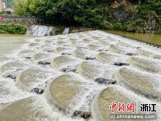 秀美山川精品线上的网红景点——鱼鳞坝 李典供图