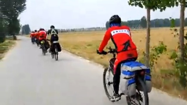 兰会云带学生骑车旅行被家长反对，大学同学也微信群里对他揶揄