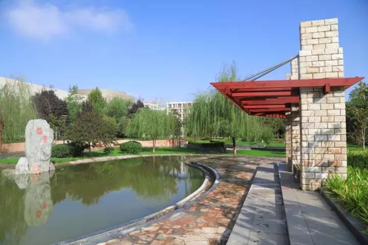 陕西国际商贸学院校园美景