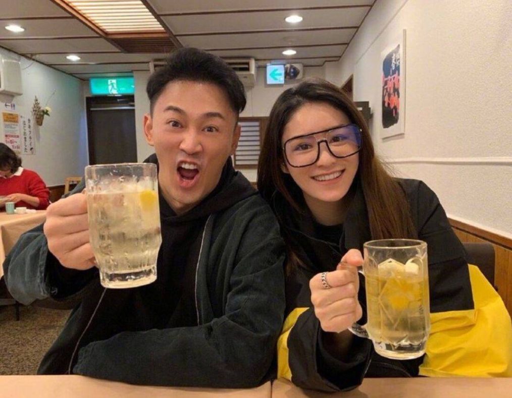 张馨月解释没办婚礼原因 不介意林峯拍吻戏