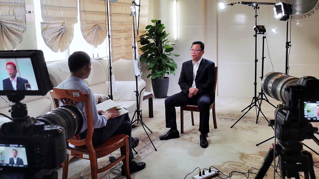 凤凰全系媒体采访长沙市工业和信息化局党组成员,副局长陈海波