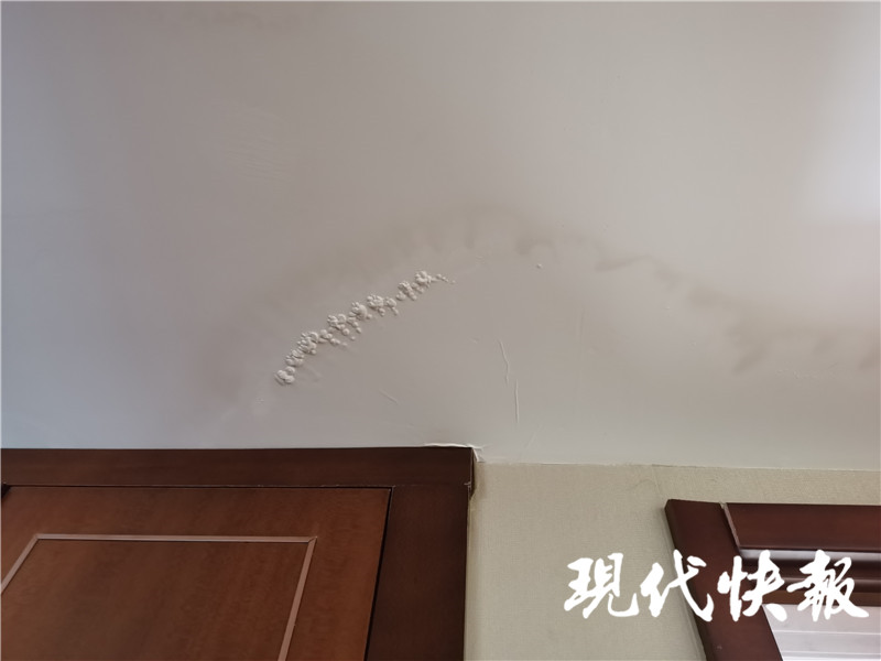 精裝修房一天未住遭漏水,開發商:兩年質保期已過,不再保修