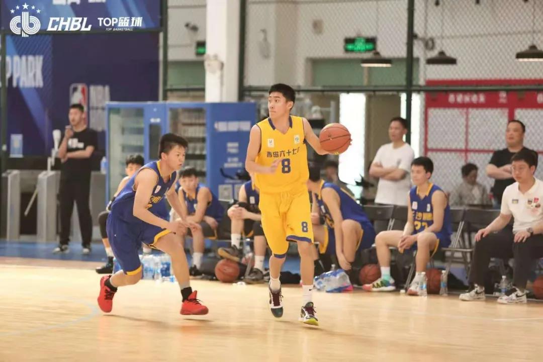 青春因篮球而精彩 青岛67中宋轩仪作为第十四届全国学运会运动员代表宣誓