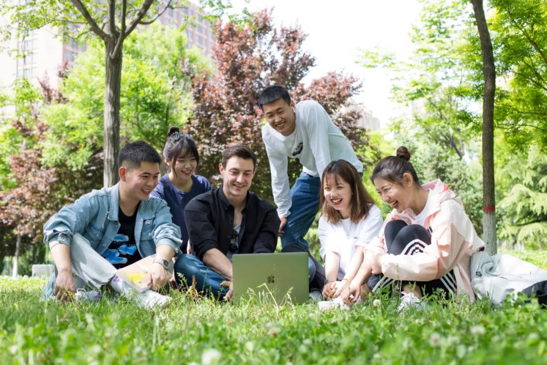 陕西国际商贸学院校园美景