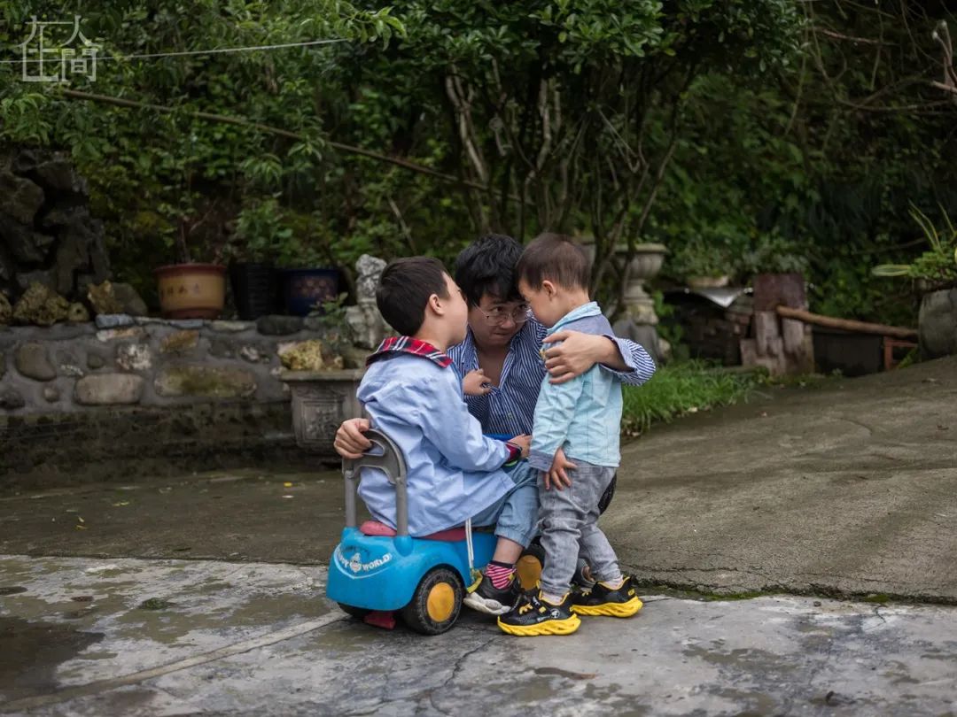 在人间 | 如果只能活26年,要怎样过?这位9岁男孩选择电竞突围