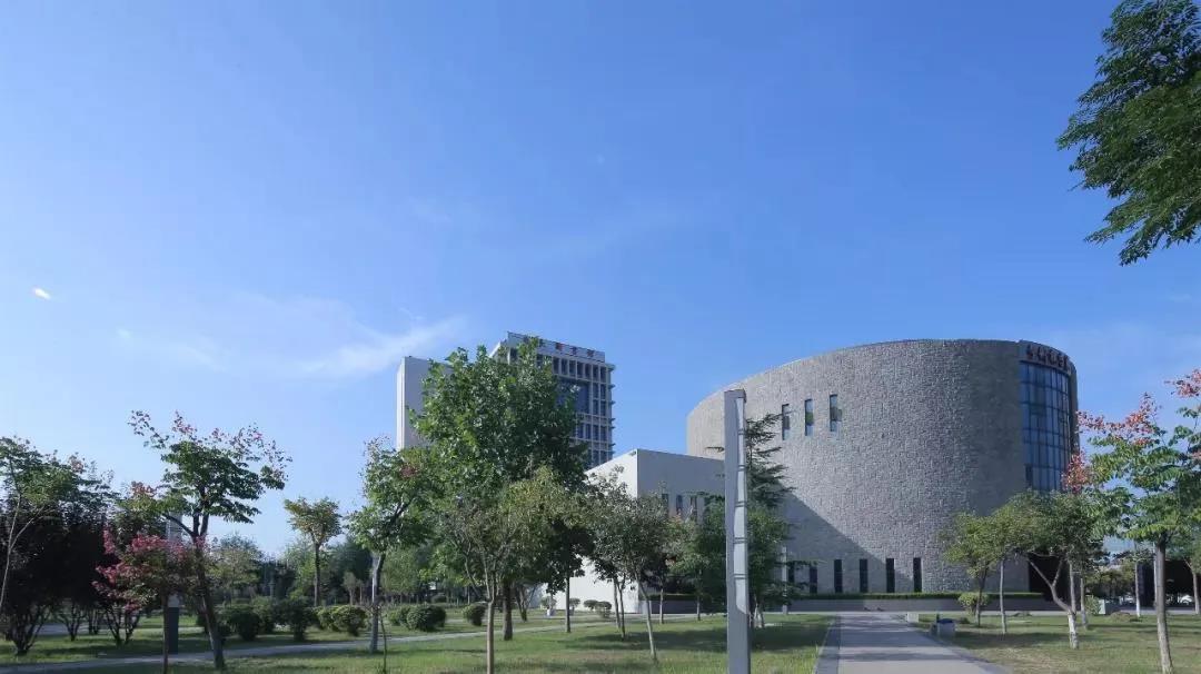 陕西国际商贸学院校园美景