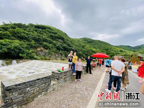 游人在此留念打卡 李典供图