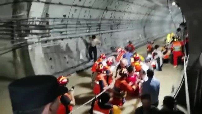 郑州地铁救援现场