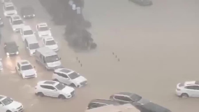 郑州市民记录积水上涨过程：4小时灌满隧道