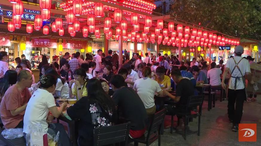 “夜经济”点亮敦煌 呐!你要的“烟火气”回来了