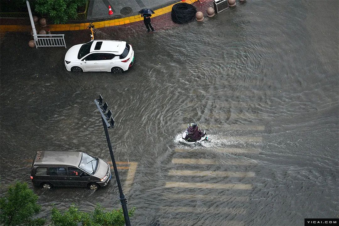 郑州新郑暴雨图片