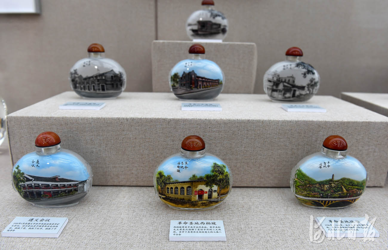 近日，“红色主题内画展”在全国第一个农村党支部诞生地——河北省安平县台城村举办。河北日报记者赵永辉摄影报道