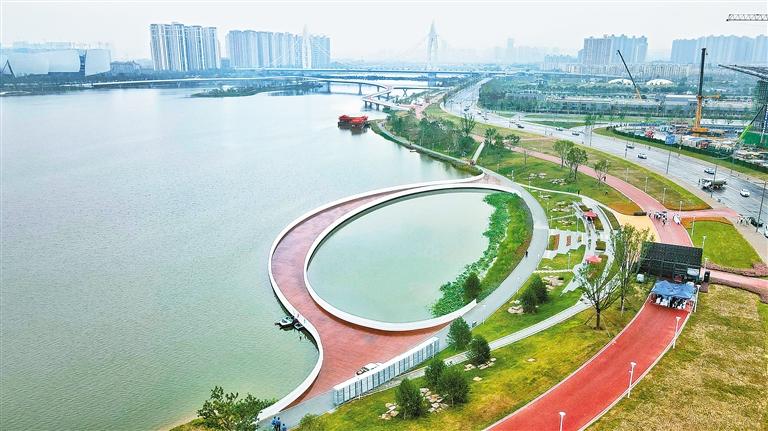 7月19日拍摄的灞河绿道西岸 记者 郝钟毓 摄