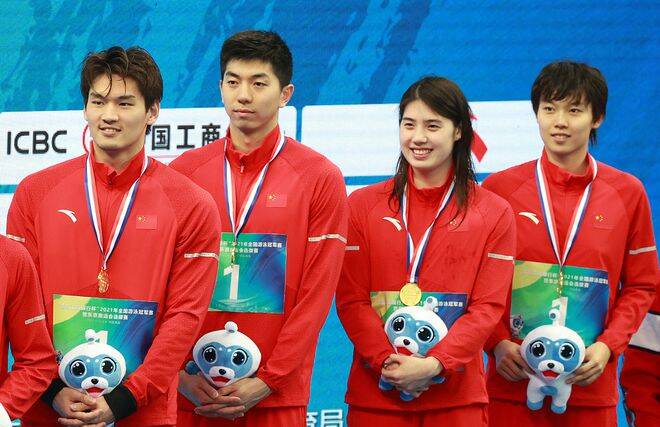 外媒称中国一游泳接力世界纪录最易打破！网友怒怼：破了再说