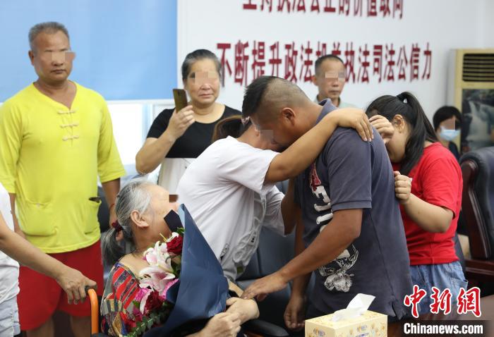 3岁男孩被拐35年桂粤两地警方联手寻亲终团圆