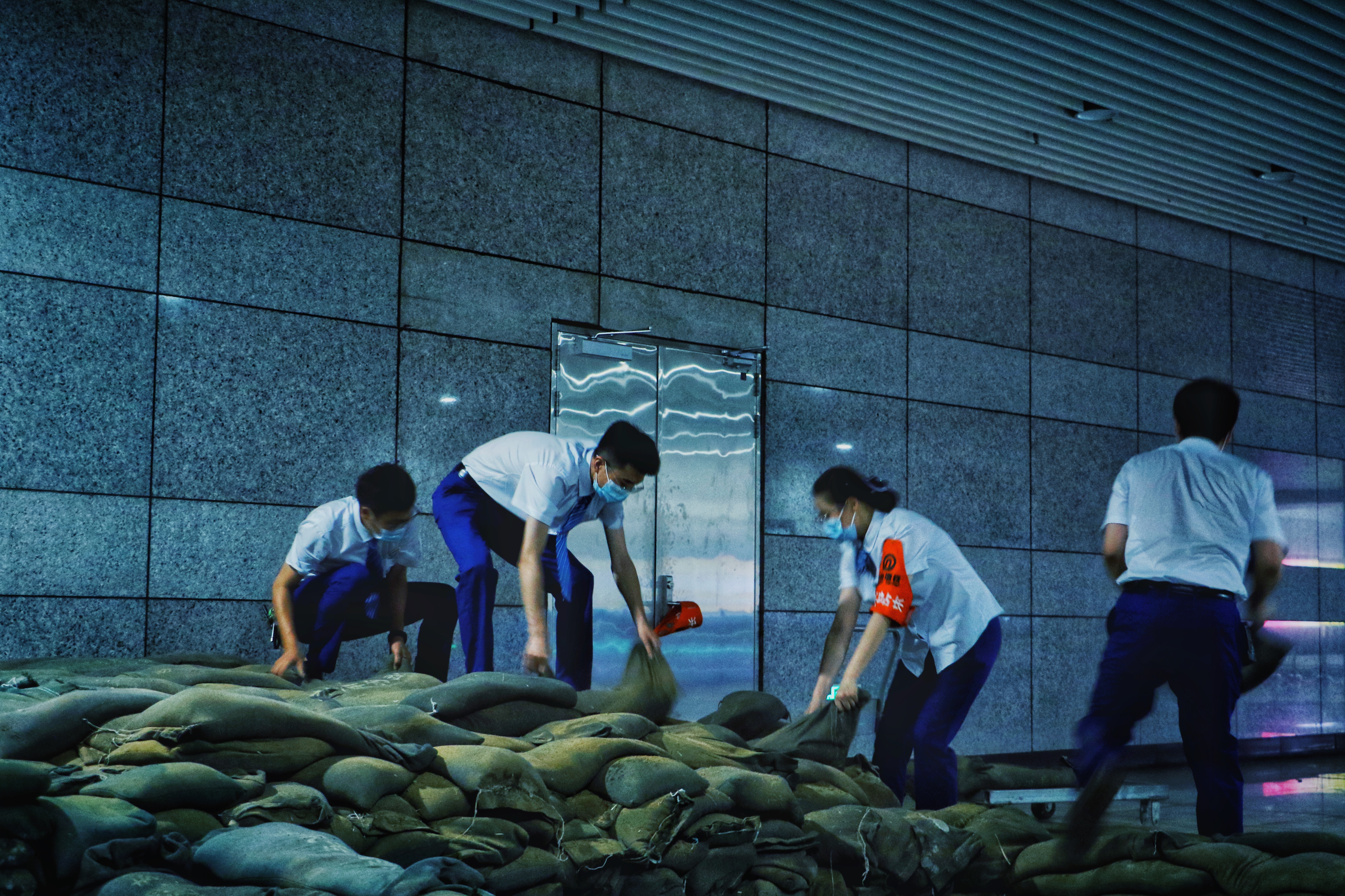 汛期将至,青岛地铁竖起多道防线6.5万防汛物资安置到位