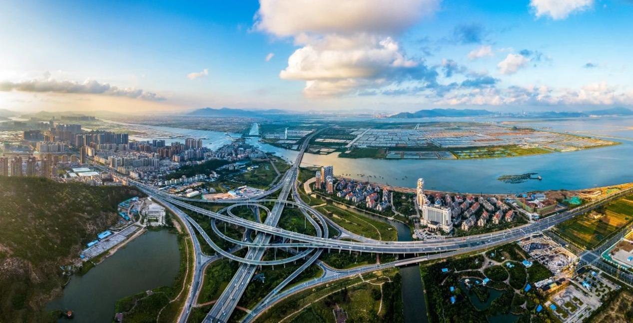 作为珠海唯一拥有机场,港口,大桥,城轨,高速的核心区域,无缝连接城区