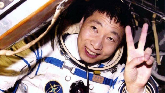 “神舟一号”在1999年成功发射，这也标志着中国载人航天事业迈出第一步