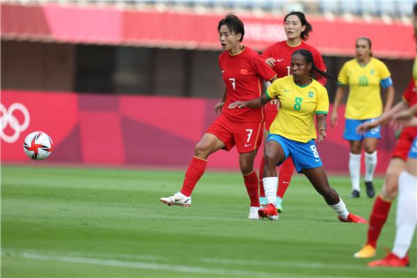 图说：中国女足0-5不敌巴西女足 特约记者 钱俊 摄