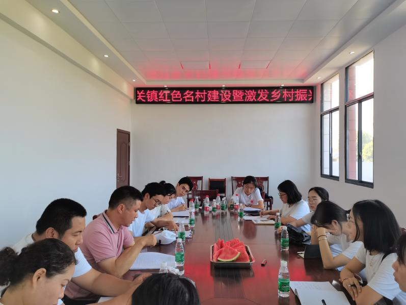 基层干部与调研队队员座谈