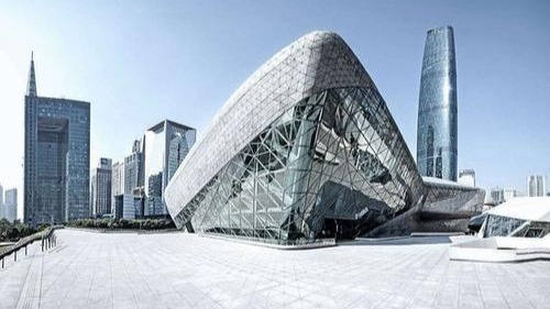 哈迪德设计的广州歌剧院,整座建筑没有一根垂直的柱子