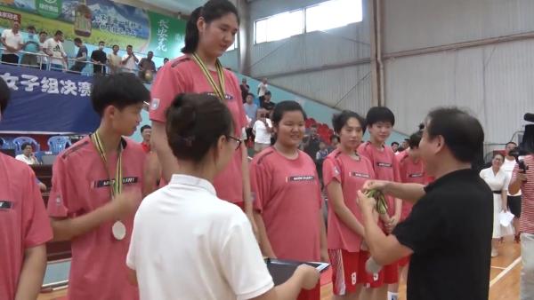 14岁女孩身高2.26米，在全国性篮球联赛中获MVP称号