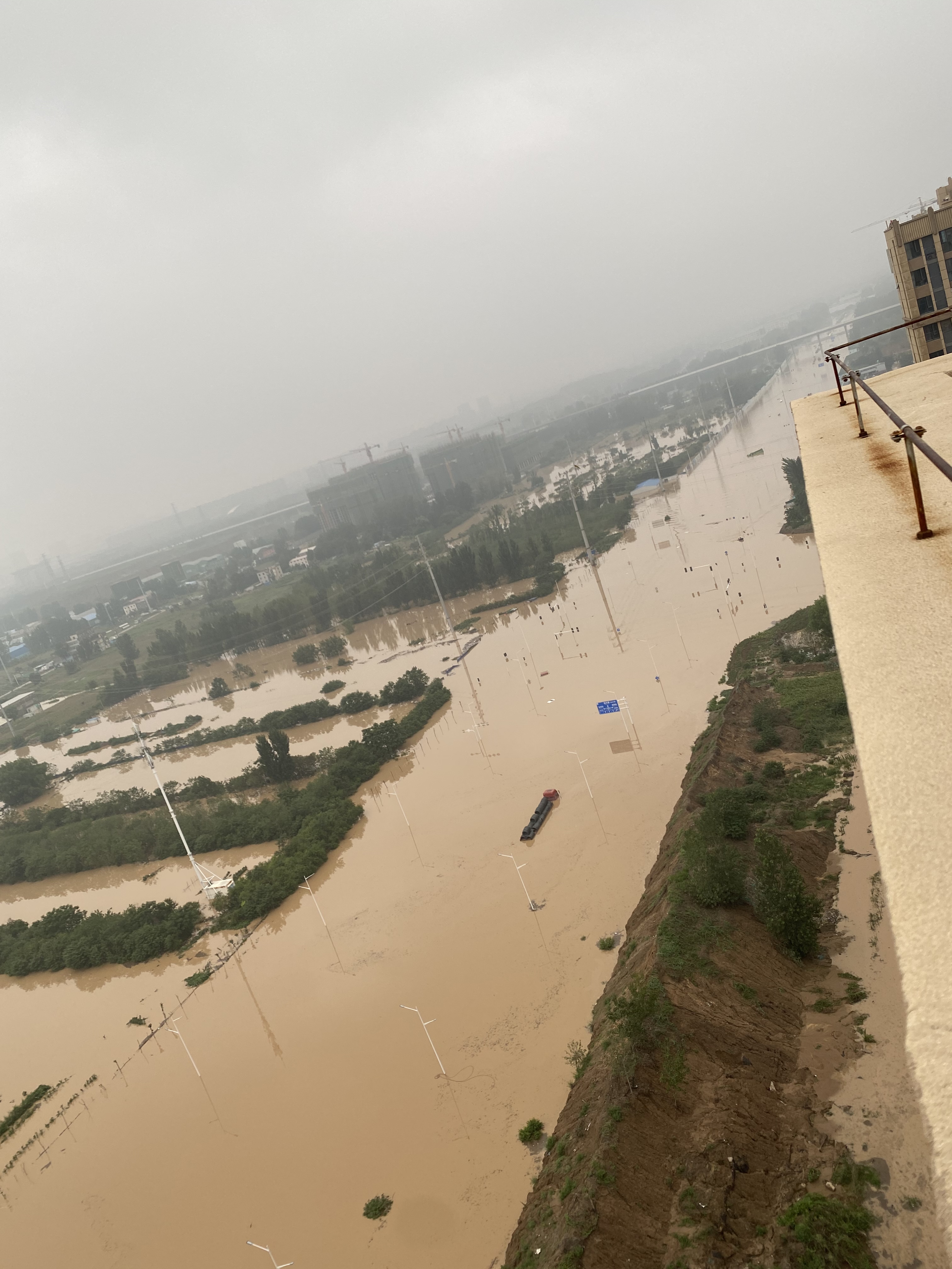 凤凰网员工亲历郑州暴雨：“失联”36小时，有信号后发现大家一直在找我