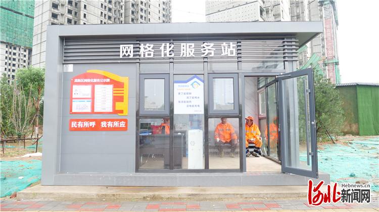 图为环卫工人在劳动者驿站休息.通讯员刘梓涵摄