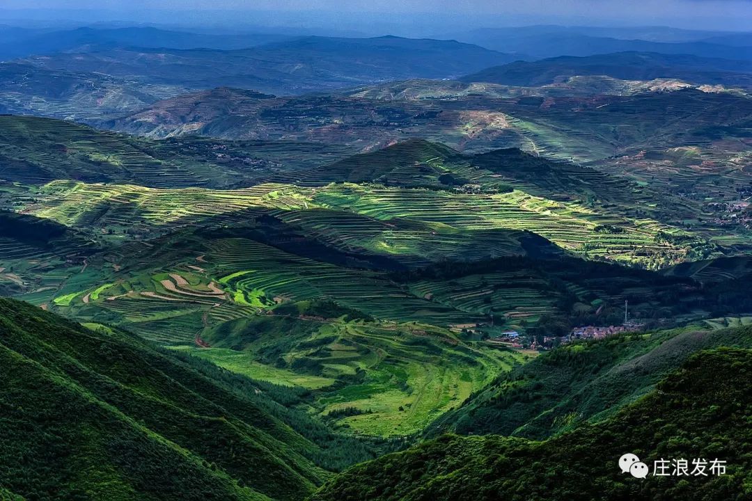 庄浪：“铁姑娘”再聚首 讲述“梯田”往事