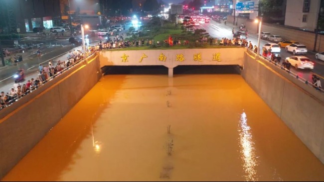 监控还原暴雨极值前的京广南路隧道