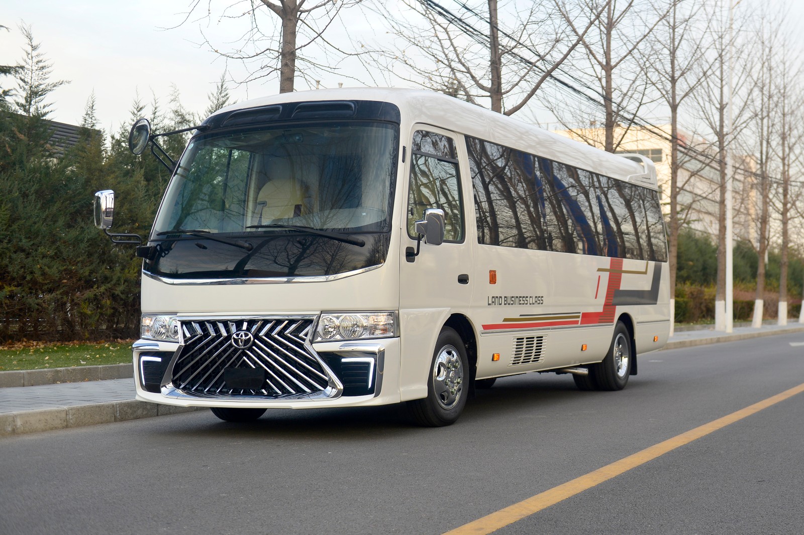 丰田考斯特豪华12座现车报价