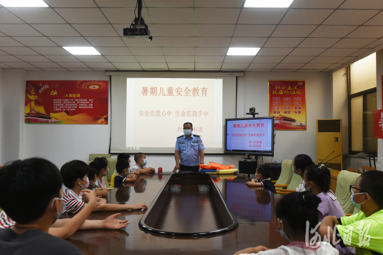儿童暑期安全教育讲座 AE31A64ECB37FBE5E6C064B0DD20936943244161_size324_w750_h499.jpg