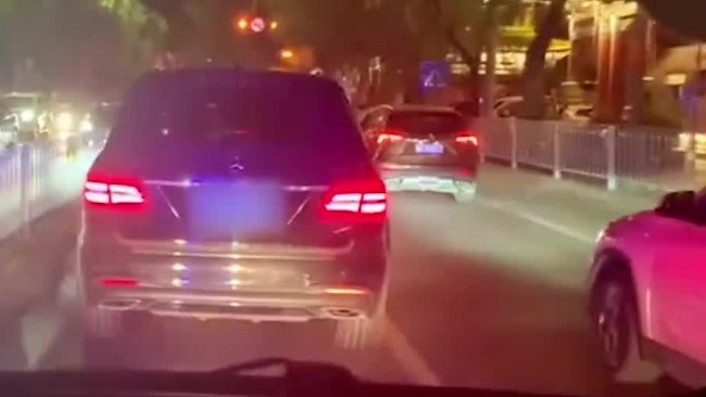 SUV不让行救护车被罚 司机自称长时间没开车慌了