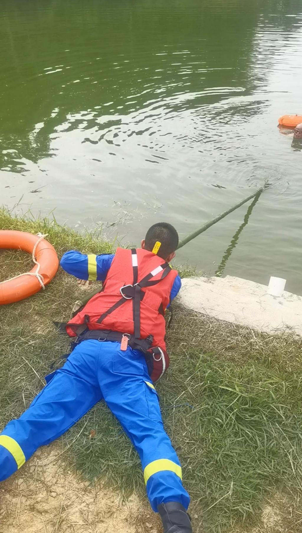 初中生想宣传防溺水 爸爸立即为他找来"豪华后援团凤凰网湖南_凤凰网