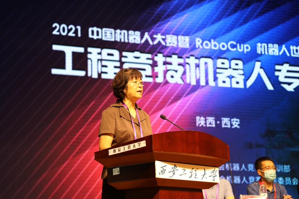 中国自动化学会机器人竞赛与培训部副主任姜萌发言