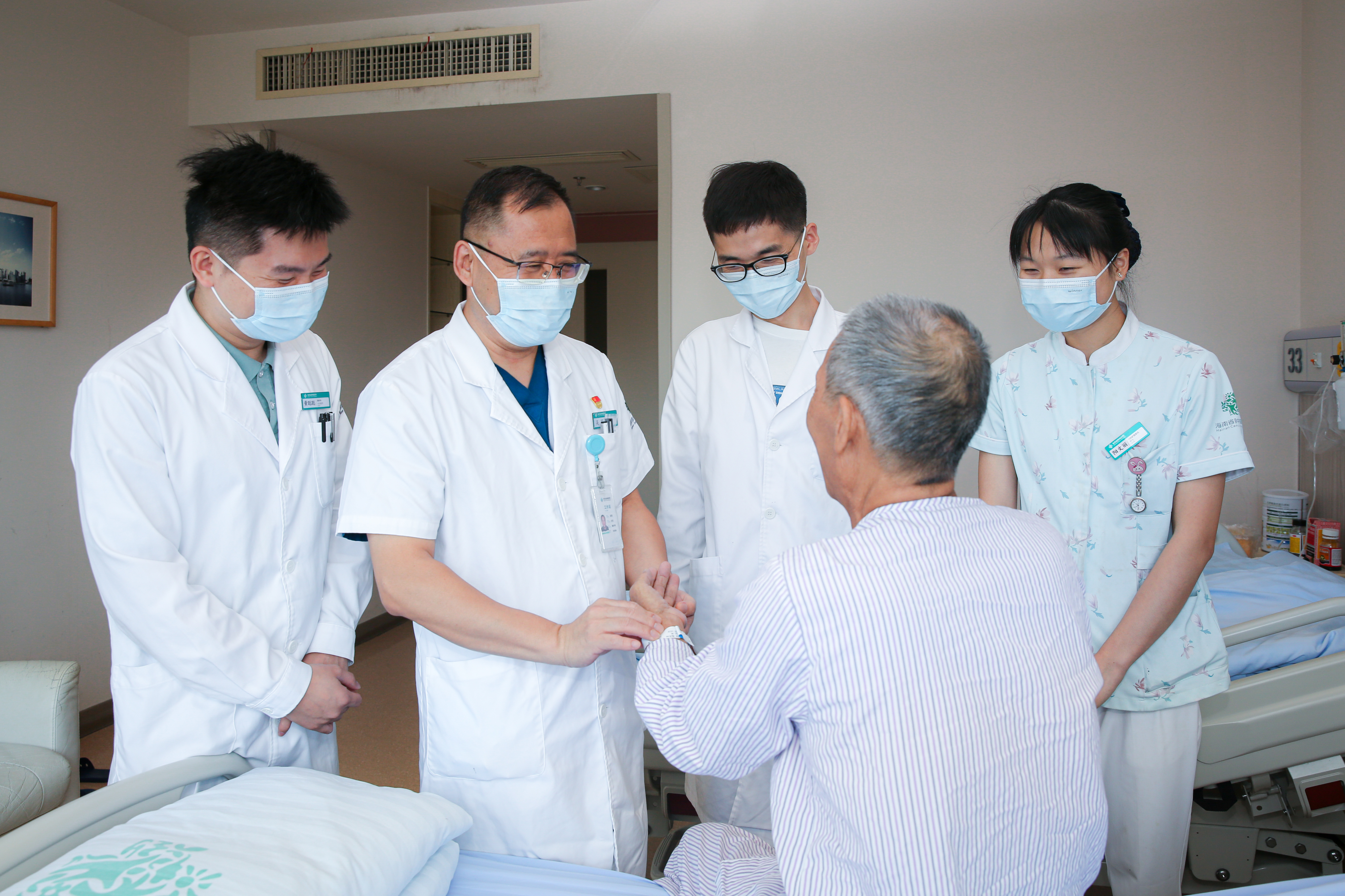 左肺上叶有一个肿瘤,医生推荐他到海南省肿瘤医院胸外科做进一步诊疗