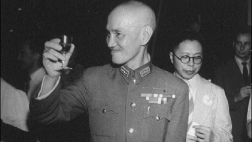 张学良与杨虎城发动西安事变，蒋介石在一处山洞中被擒获