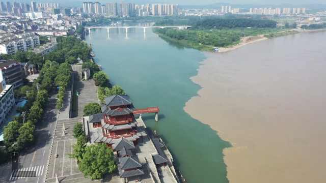 壮观！湖北宜都长江清江交汇现鸳鸯锅奇景，泾渭分明绵延数里