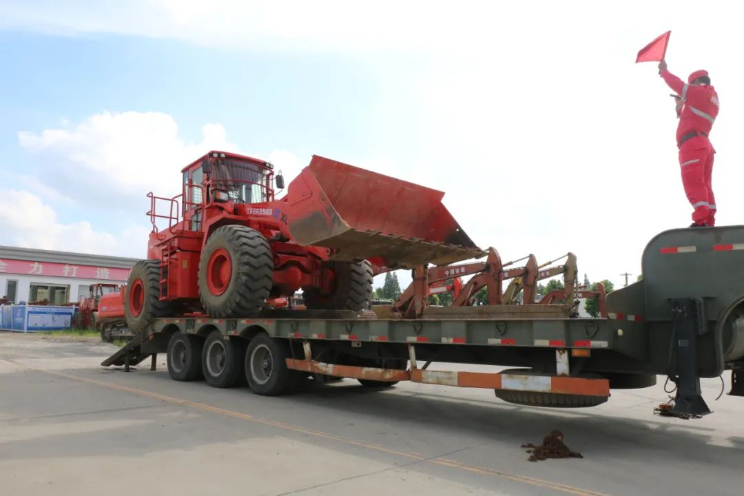 抽调重型装备赶赴灾区